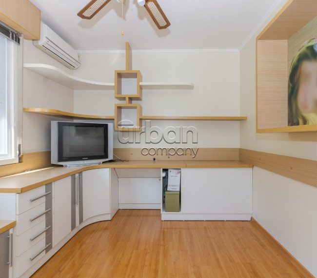 Apartamento com 136m², 4 quartos, 1 suíte, 4 vagas, no bairro Petrópolis em Porto Alegre