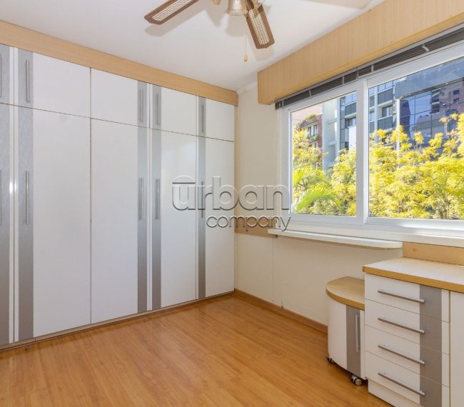 Apartamento com 136m², 4 quartos, 1 suíte, 4 vagas, no bairro Petrópolis em Porto Alegre