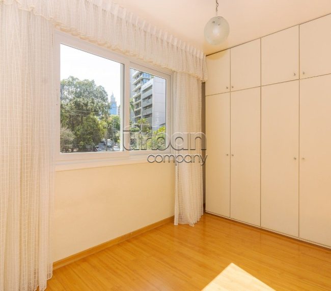 Apartamento com 136m², 4 quartos, 1 suíte, 4 vagas, no bairro Petrópolis em Porto Alegre