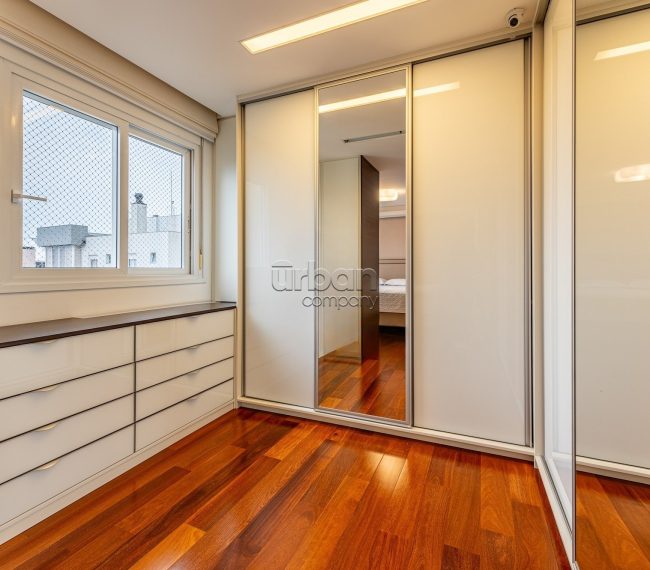 Apartamento com 112m², 3 quartos, 1 suíte, 2 vagas, no bairro Petrópolis em Porto Alegre