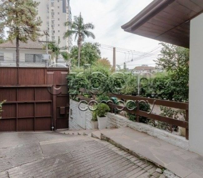 Casa com 174m², 4 quartos, 2 suítes, 5 vagas, no bairro Moinhos de Vento em Porto Alegre