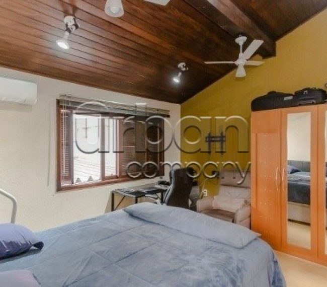 Casa com 174m², 4 quartos, 2 suítes, 5 vagas, no bairro Moinhos de Vento em Porto Alegre