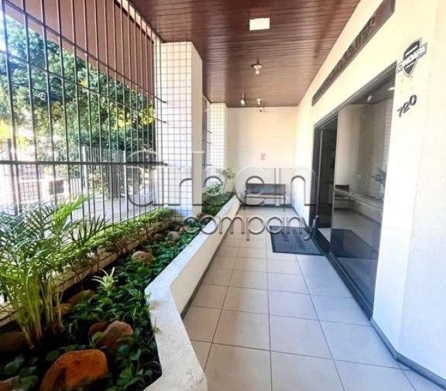 Sala com 29m², 1 vaga, no bairro Menino Deus em Porto Alegre