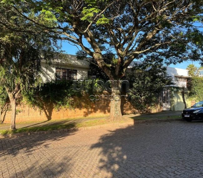 Casa com 397m², 4 quartos, 4 vagas, no bairro Três Figueiras em Porto Alegre