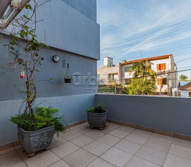 Apartamento Garden com 168m², 3 quartos, 1 suíte, 1 vaga, no bairro Jardim São Pedro em Porto Alegre