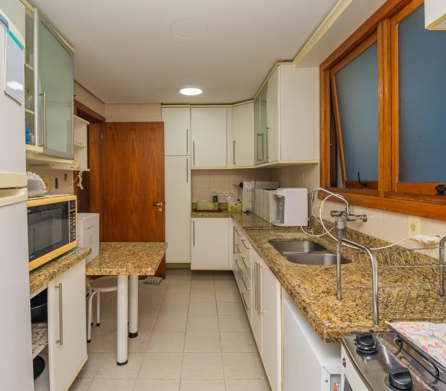 Apartamento com 136m², 3 quartos, 1 suíte, 2 vagas, no bairro Auxiliadora em Porto Alegre