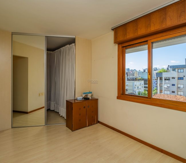 Apartamento com 136m², 3 quartos, 1 suíte, 2 vagas, no bairro Auxiliadora em Porto Alegre