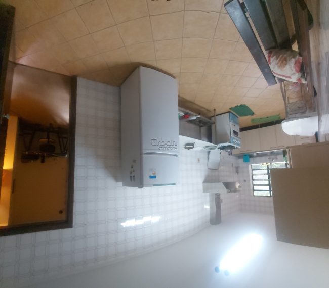 Casa com 8m², 2 quartos, 1 suíte, 5 vagas, no bairro Menino Deus em Porto Alegre