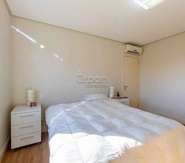 Apartamento com 93m², 3 quartos, 1 suíte, 2 vagas, no bairro Moinhos de Vento em Porto Alegre