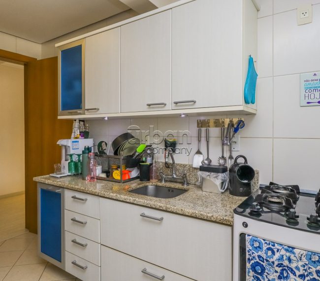 Apartamento com 83m², 3 quartos, 1 suíte, 2 vagas, no bairro Floresta em Porto Alegre