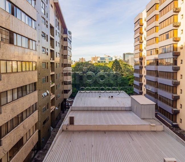 Apartamento com 102m², 3 quartos, 1 vaga, no bairro Moinhos de Vento em Porto Alegre