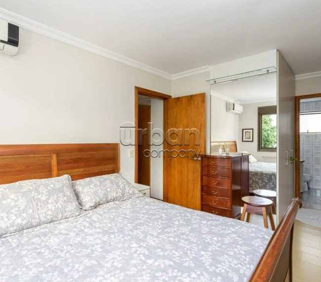 Apartamento com 131m², 3 quartos, 1 suíte, 3 vagas, no bairro Petrópolis em Porto Alegre