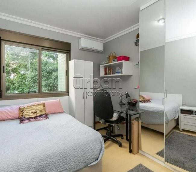 Apartamento com 131m², 3 quartos, 1 suíte, 3 vagas, no bairro Petrópolis em Porto Alegre