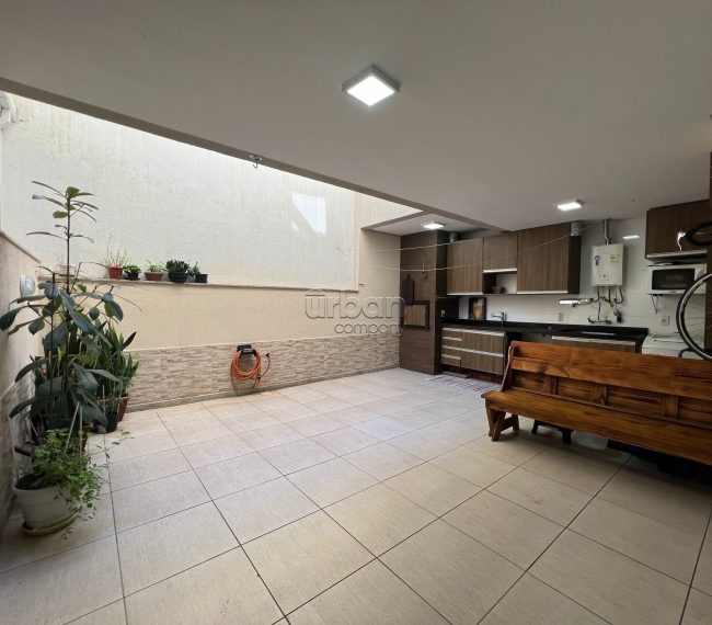 Casa em Condomínio com 158m², 3 quartos, 1 suíte, 2 vagas, no bairro Vila Ipiranga em Porto Alegre