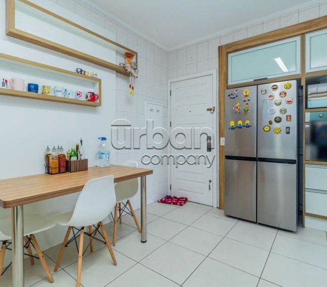 Apartamento com 218m², 4 quartos, 1 suíte, 3 vagas, no bairro Jardim Lindóia em Porto Alegre