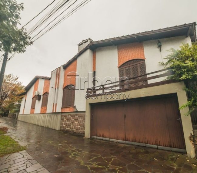 Casa com 369m², 3 quartos, 1 suíte, 2 vagas, no bairro Três Figueiras em Porto Alegre