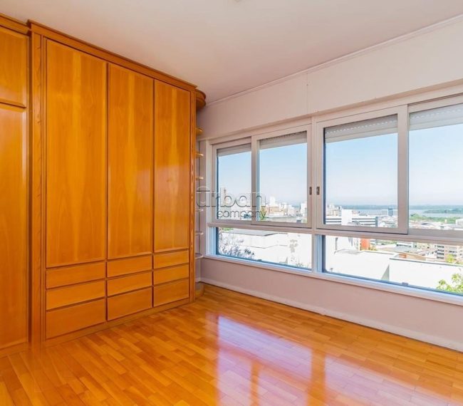 Apartamento com 194m², 3 quartos, 1 suíte, 1 vaga, no bairro Moinhos de Vento em Porto Alegre