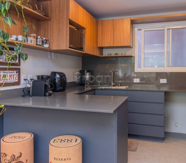 Apartamento com 105m², 3 quartos, 1 suíte, 2 vagas, no bairro Petrópolis em Porto Alegre