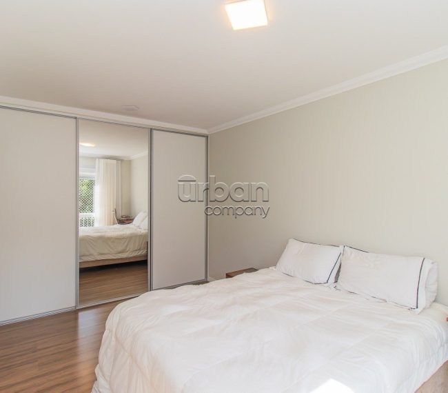 Apartamento com 105m², 3 quartos, 1 suíte, 2 vagas, no bairro Petrópolis em Porto Alegre