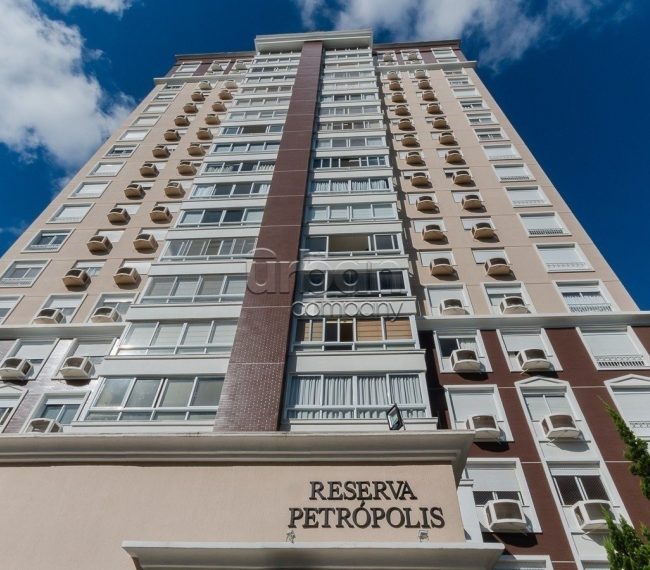 Apartamento com 105m², 3 quartos, 1 suíte, 2 vagas, no bairro Petrópolis em Porto Alegre