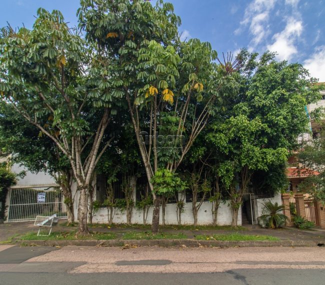 Casa com 224m², 3 quartos, 1 suíte, 3 vagas, no bairro Vila Jardim em Porto Alegre