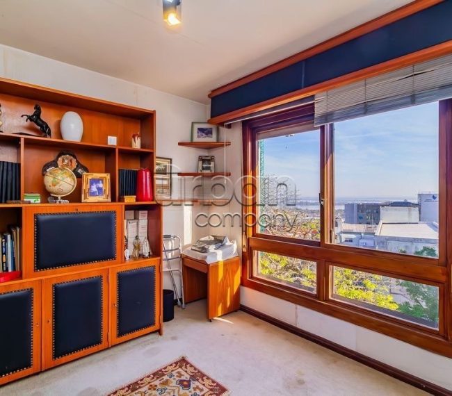 Apartamento com 257m², 4 quartos, 1 suíte, 3 vagas, no bairro Moinhos de Vento em Porto Alegre