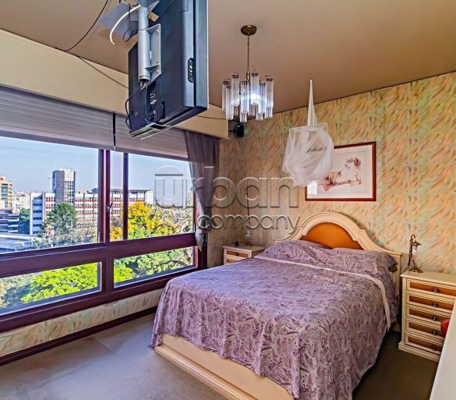 Apartamento com 257m², 4 quartos, 1 suíte, 3 vagas, no bairro Moinhos de Vento em Porto Alegre