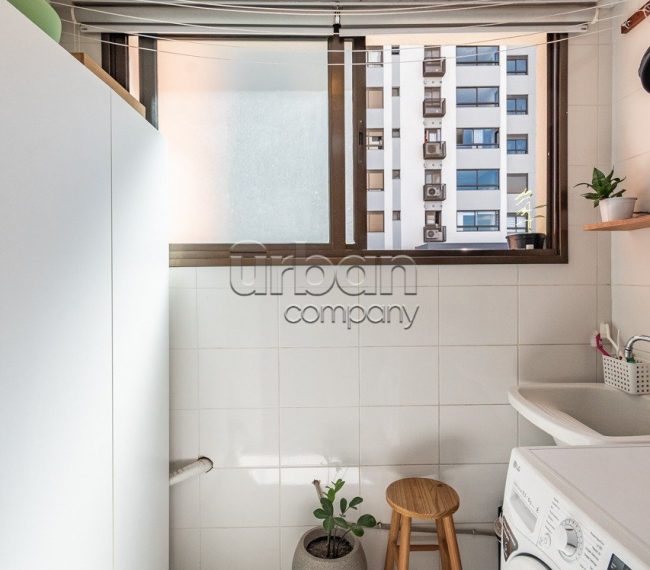 Apartamento com 95m², 3 quartos, 1 suíte, 2 vagas, no bairro Menino Deus em Porto Alegre