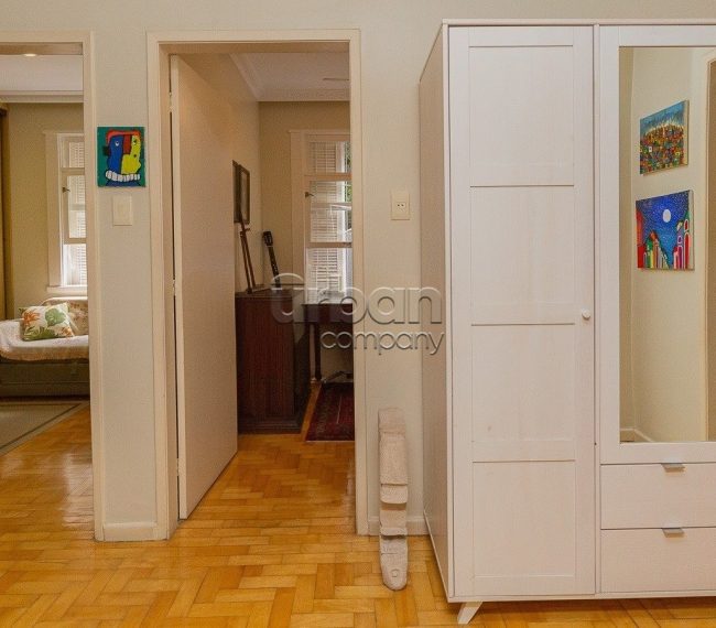 Apartamento com 125m², 4 quartos, 1 suíte, 1 vaga, no bairro Moinhos de Vento em Porto Alegre