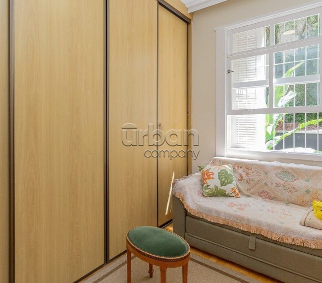 Apartamento com 125m², 4 quartos, 1 suíte, 1 vaga, no bairro Moinhos de Vento em Porto Alegre