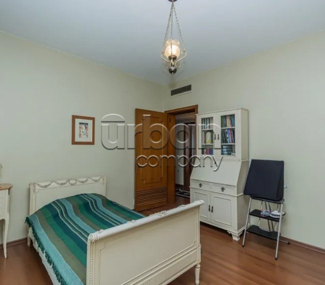 Apartamento com 257m², 3 quartos, 1 suíte, 2 vagas, no bairro Petrópolis em Porto Alegre