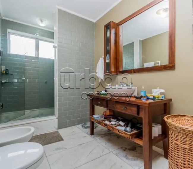 Apartamento com 257m², 3 quartos, 1 suíte, 2 vagas, no bairro Petrópolis em Porto Alegre