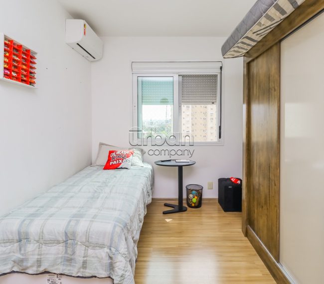 Apartamento com 106m², 3 quartos, 1 suíte, 2 vagas, no bairro Passo da Areia em Porto Alegre