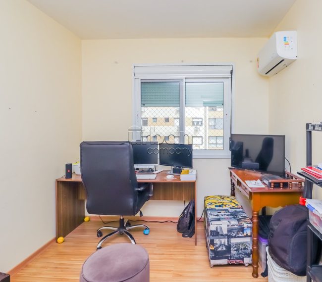 Apartamento com 106m², 3 quartos, 1 suíte, 2 vagas, no bairro Passo da Areia em Porto Alegre