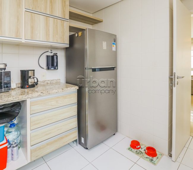 Apartamento com 106m², 3 quartos, 1 suíte, 2 vagas, no bairro Passo da Areia em Porto Alegre