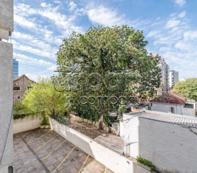 Apartamento com 144m², 3 quartos, 1 suíte, 2 vagas, no bairro Moinhos de Vento em Porto Alegre