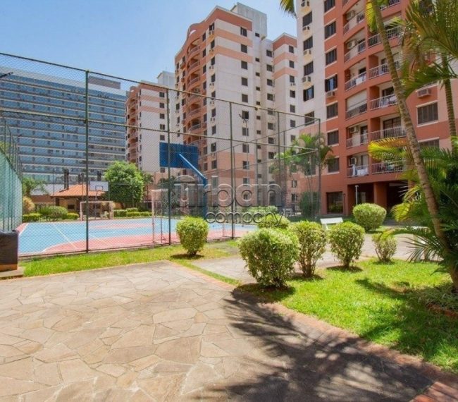 Apartamento com 71m², 3 quartos, 1 suíte, 2 vagas, no bairro Cristo Redentor em Porto Alegre