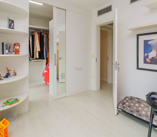 Apartamento com 261m², 4 quartos, 4 suítes, 4 vagas, no bairro Três Figueiras em Porto Alegre