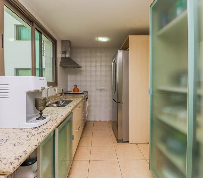 Apartamento com 261m², 4 quartos, 4 suítes, 4 vagas, no bairro Três Figueiras em Porto Alegre