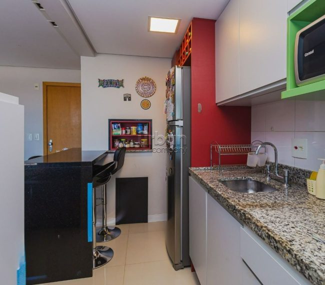 Apartamento com 65m², 2 quartos, 1 suíte, 1 vaga, no bairro Passo da Areia em Porto Alegre