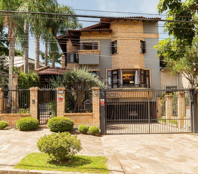 Casa com 360m², 5 quartos, 1 suíte, 4 vagas, no bairro Chácara das Pedras em Porto Alegre