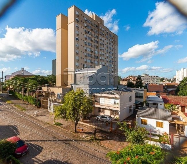 Apartamento com 73m², 2 quartos, 1 suíte, 2 vagas, no bairro Passo da Areia em Porto Alegre