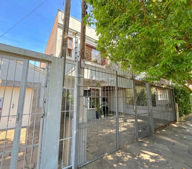 Casa com 180m², 4 quartos, 4 suítes, 3 vagas, no bairro Partenon em Porto Alegre