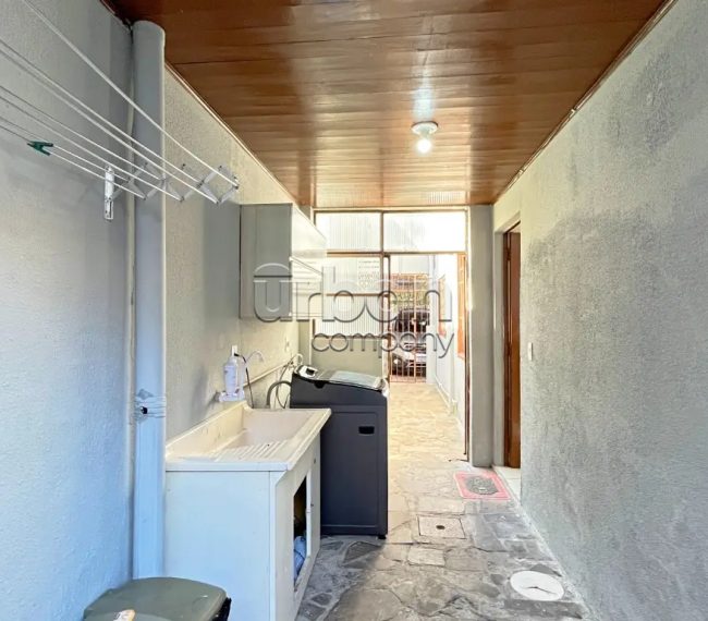 Casa com 180m², 4 quartos, 4 suítes, 3 vagas, no bairro Partenon em Porto Alegre