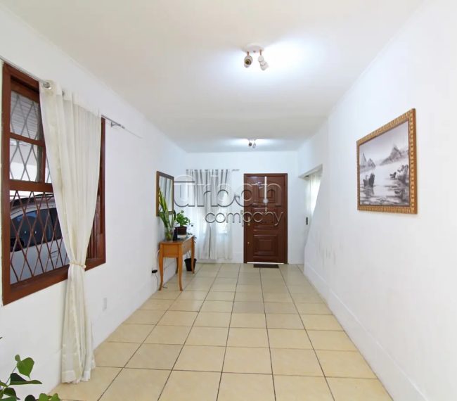 Casa com 180m², 4 quartos, 4 suítes, 3 vagas, no bairro Partenon em Porto Alegre