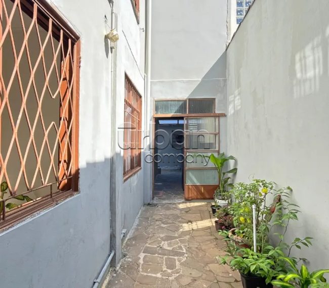 Casa com 180m², 4 quartos, 4 suítes, 3 vagas, no bairro Partenon em Porto Alegre