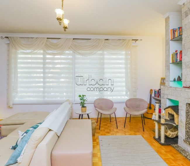 Casa com 230m², 4 quartos, 2 suítes, 2 vagas, no bairro Petrópolis em Porto Alegre