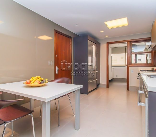 Apartamento com 322m², 3 quartos, 3 suítes, 4 vagas, no bairro Moinhos de Vento em Porto Alegre