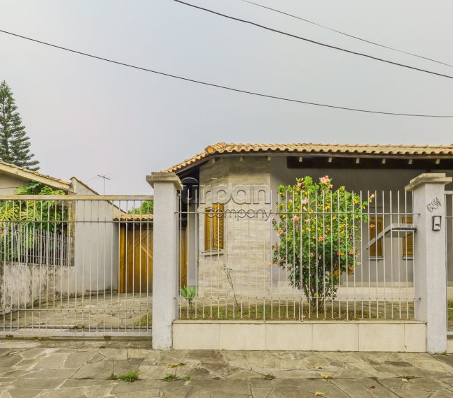 Casa com 360m², 3 quartos, 1 suíte, 2 vagas, no bairro Chácara Das Pedras em Porto Alegre