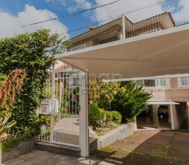 Casa com 906m², 4 quartos, 3 suítes, 6 vagas, no bairro Chácara da Pedras em Porto Alegre